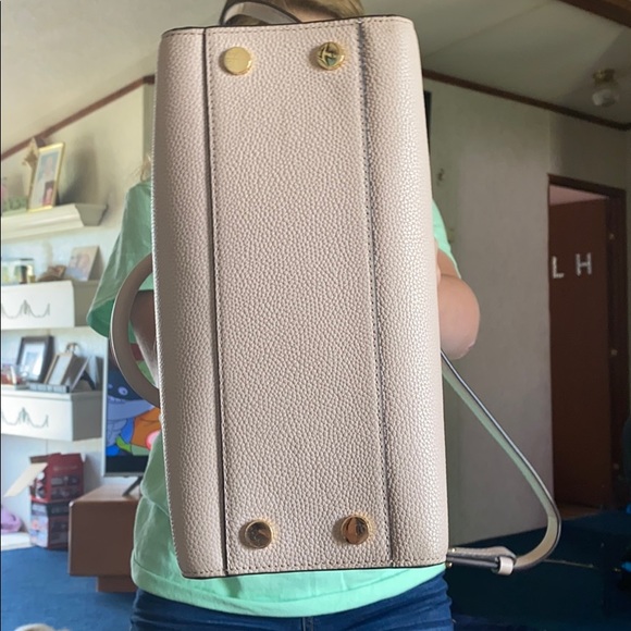 Michael Kors baby pink purse. - Picture 4 of 4